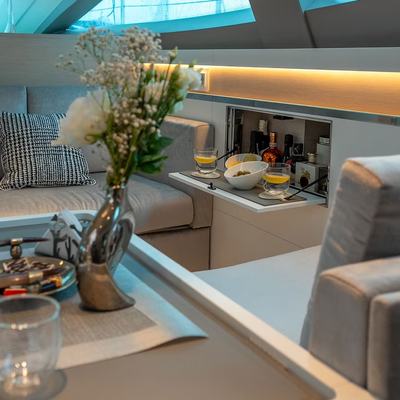 J Seven Yacht 14