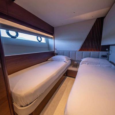 Ahava IV Yacht 15