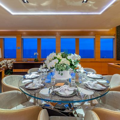 DB9 Yacht 15