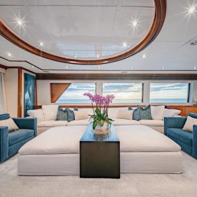 Beachfront Yacht 15