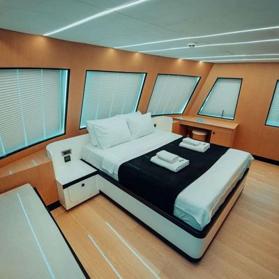 Beluga Yacht 14