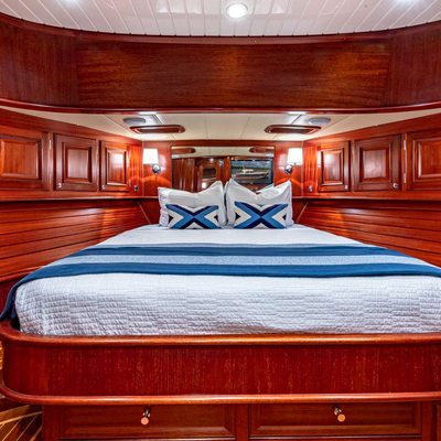 Falcon Yacht 13