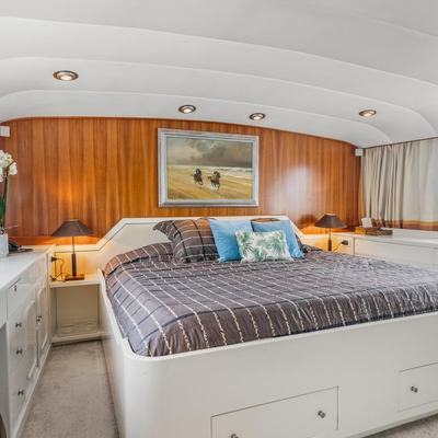 Ava Yacht 14