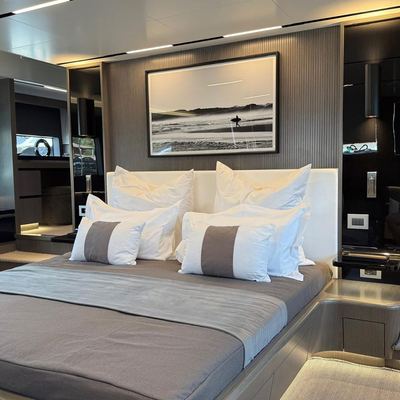 Bikini Queen Yacht 15