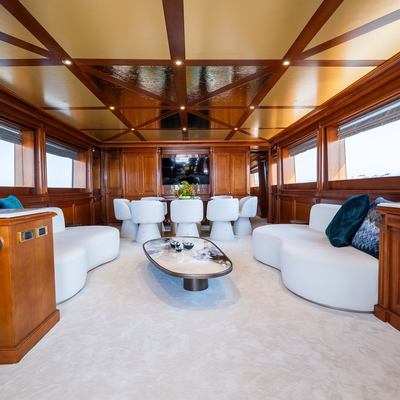 Aquila Yacht 11
