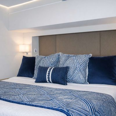 Sapphire Yacht 13