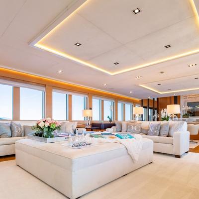 DB9 Yacht 11