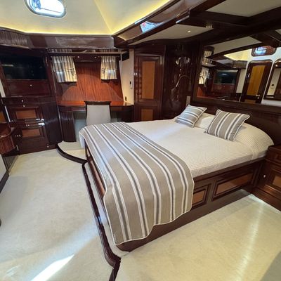 Parea Yacht 14