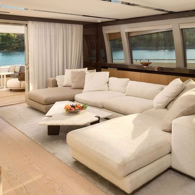 Damari Yacht 11