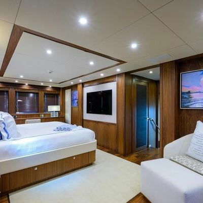 Natural 9 Yacht 15