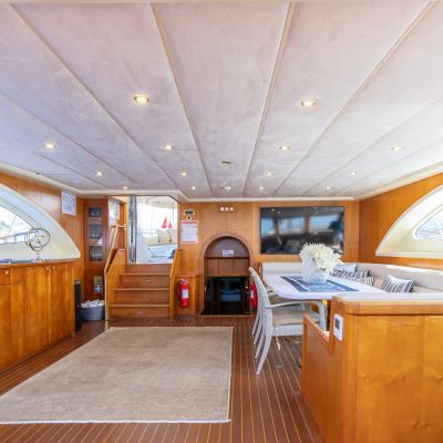 Queen of Sea Yacht 13