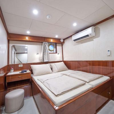Tajna Mora Yacht 15