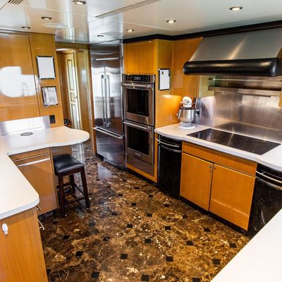 SeaQuest Yacht 15