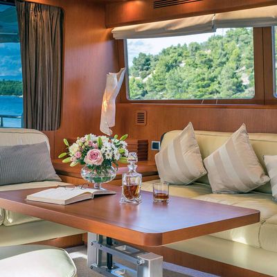 Jantar Yacht 13