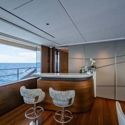 R&R Yacht 13