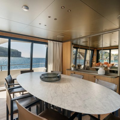 Invictus Yacht 14