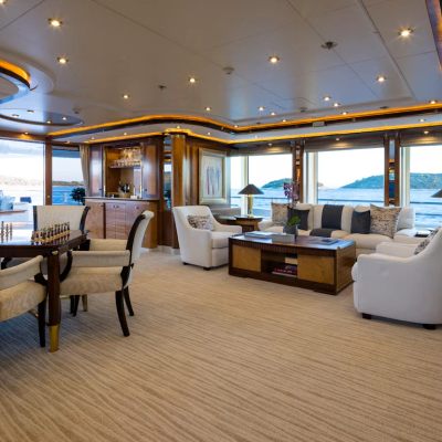 Ludzie Yacht 13