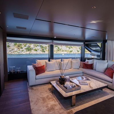 Destino Yacht 11
