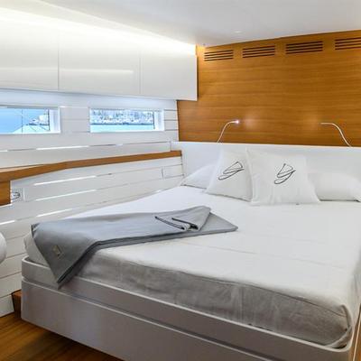 O2 Yacht 12