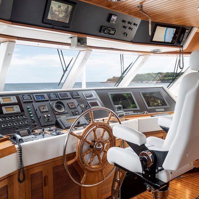 Moon River Yacht 15