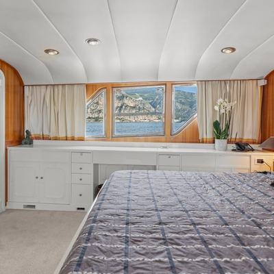 Ava Yacht 13