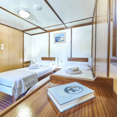 Amorena Yacht 15