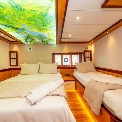 Lila Yacht 13