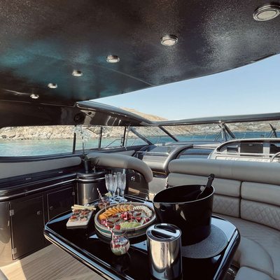 007 Yacht 14