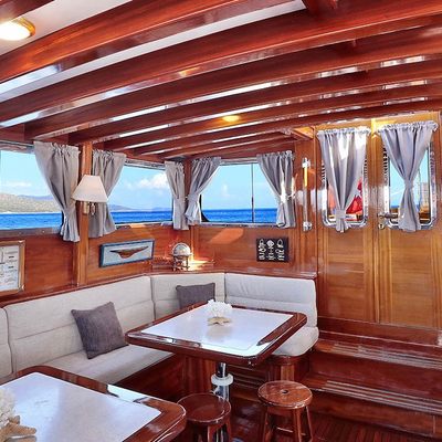 Torini Yacht 12