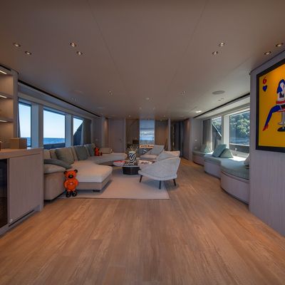 AM Yacht 12