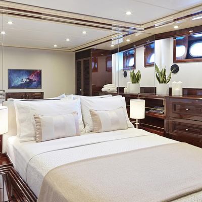 Mia Zoi Yacht 9