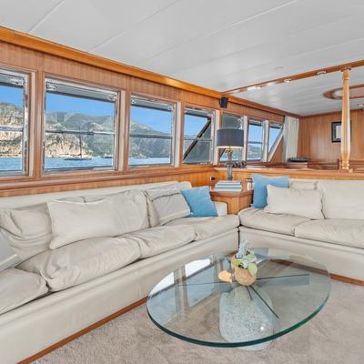 Ava Yacht 11