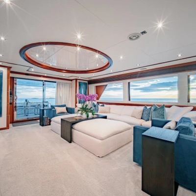 Beachfront Yacht 14