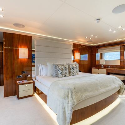 Anya Yacht 13