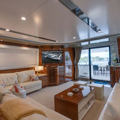 Pilot Lounge Yacht 11