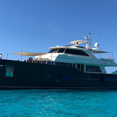 vela nomada yacht charter