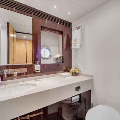 Gem Yacht 13