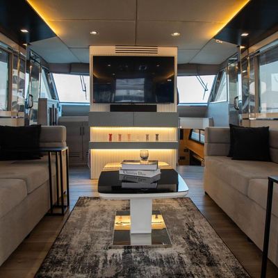 Vogue Yacht 12