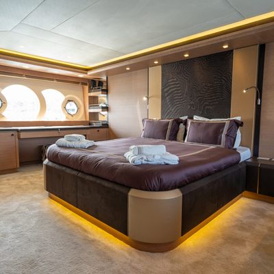 Bella Luna Yacht 13