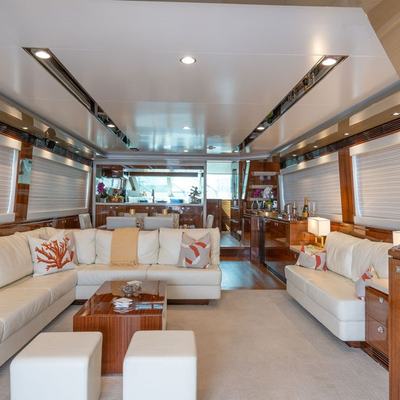 Pilot Lounge Yacht 12