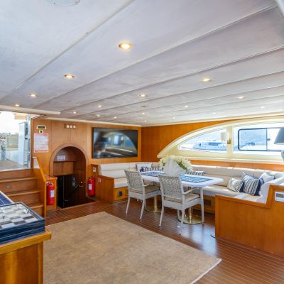 Queen of Sea Yacht 12