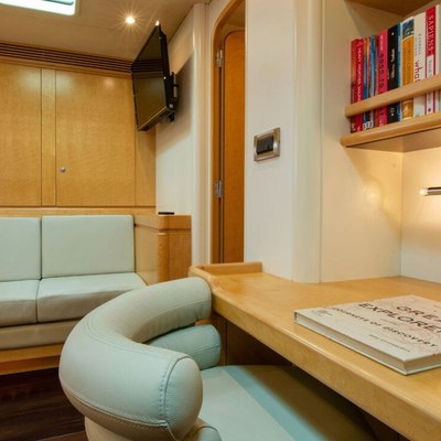 Lady 8 Yacht 11