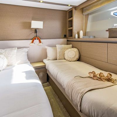 Blue M Yacht 13