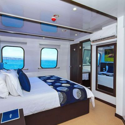 Natural Paradise Yacht 15