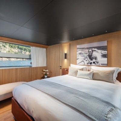 Invictus Yacht 15