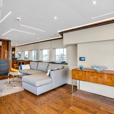 Lady Caroline Yacht 12