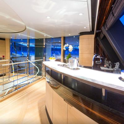 Q Yacht 13