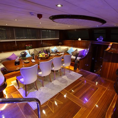 Dear Lila Yacht 12