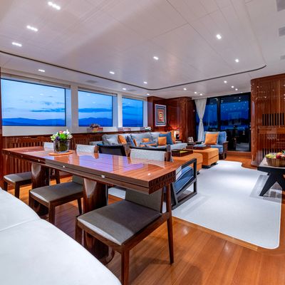 Calm Yacht 11