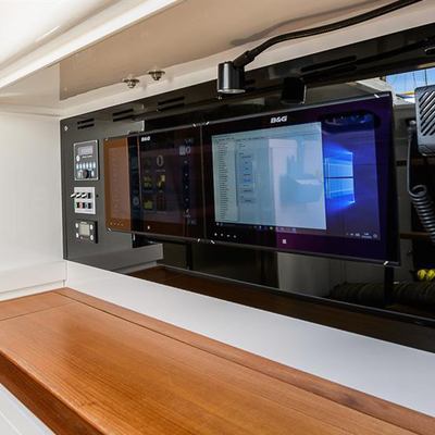 O2 Yacht 13